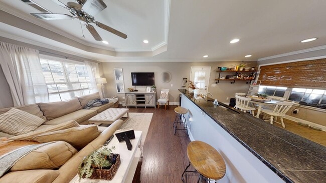 Building Photo - Precious and well kept home in Lundy West