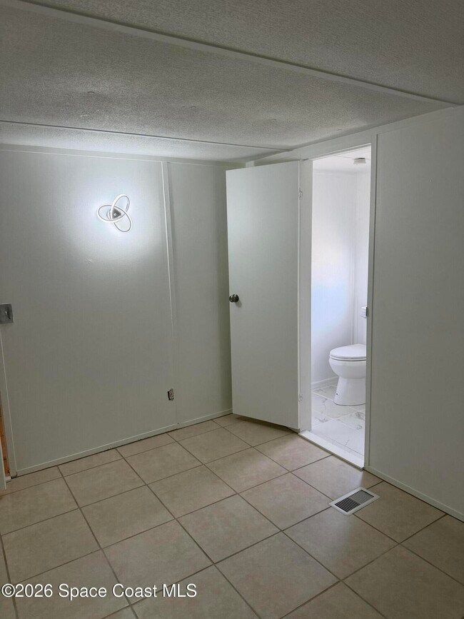 Building Photo - 2132 Rocway Dr