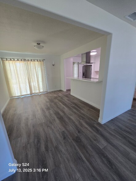 Building Photo - 9310 Manor Dr