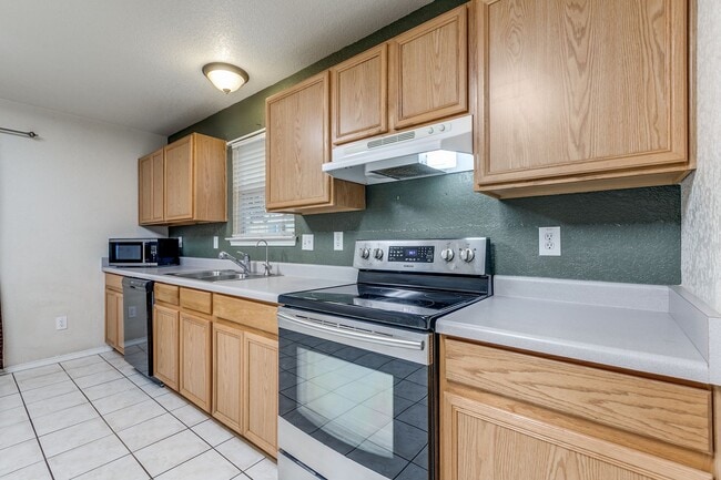 Building Photo - BEAUTIFUL 4-BEDROOM HOME NEAR UTSA