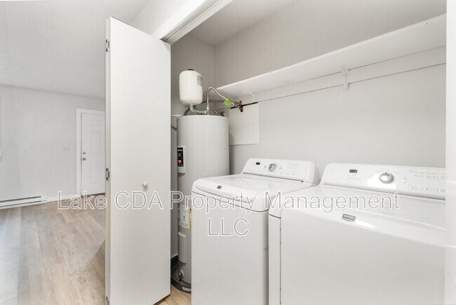 Building Photo - 1099 Woolsey Dr