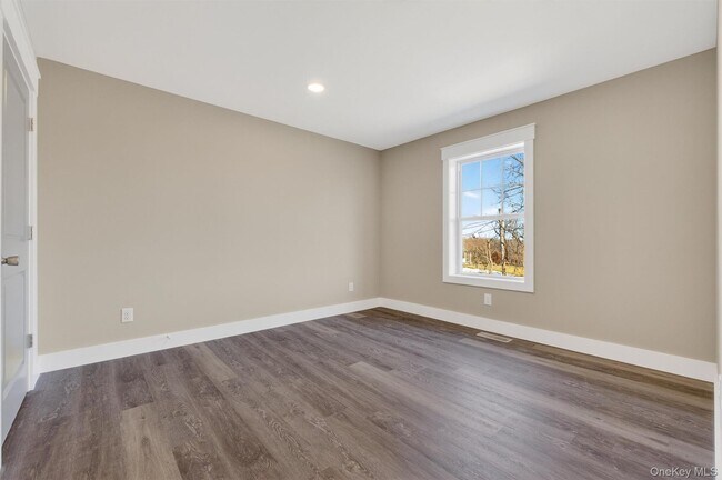 Building Photo - 104 North Rd