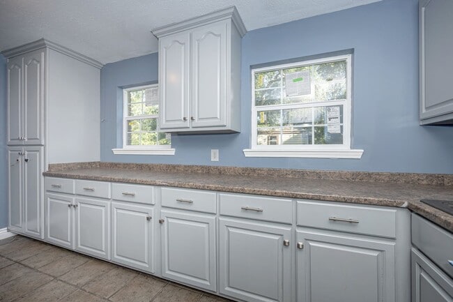 Building Photo - 3 Bed 1 Bath Home In Pascagoula - New Appliances