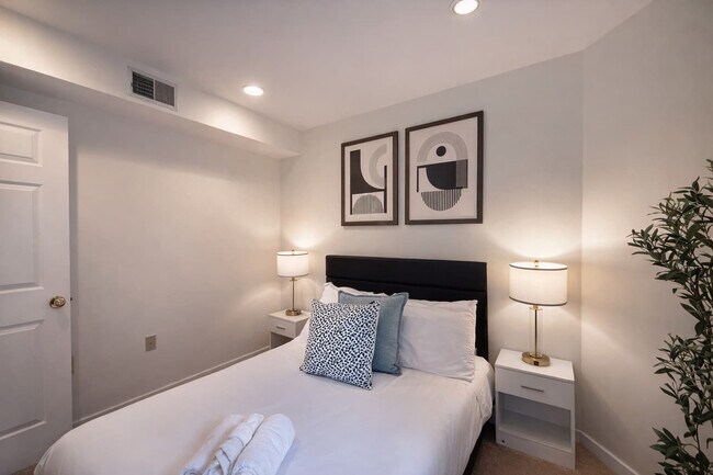 Building Photo - 250 S 17th St