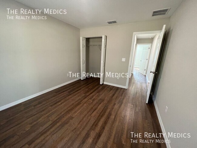 Building Photo - 9245 SE 150th Pl