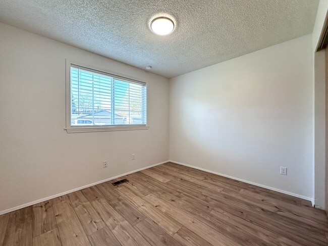 Building Photo - Newly Renovated Single-Family Home in Gresham! 3 Bed/1 Bath w/ Double Car Garage!