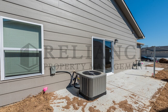 Building Photo - 5123 N Cypress St