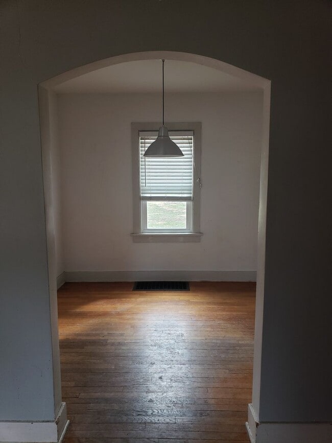 Building Photo - 3 bed 1 bath