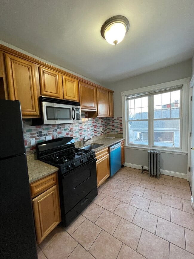 Building Photo - 21 Shepard St