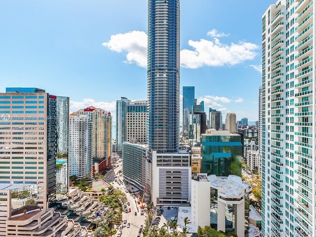 Building Photo - 950 Brickell Bay Dr