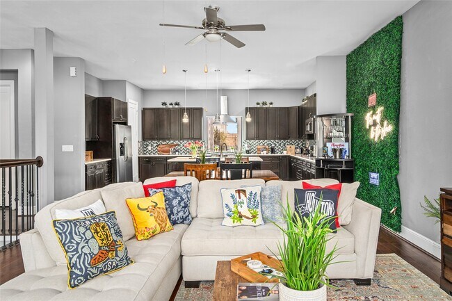 Building Photo - 2104 Webster St