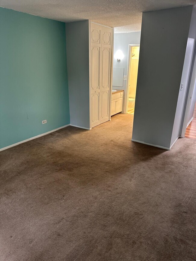 Building Photo - 3680 Inverrary Dr