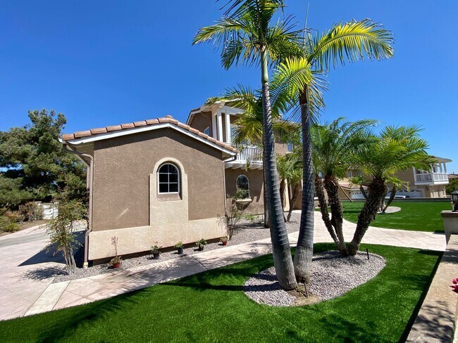 Building Photo - Executive 5 BR Home With Pool RV Parking H...