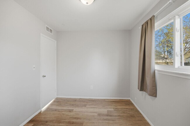 Building Photo - Come see your new home!