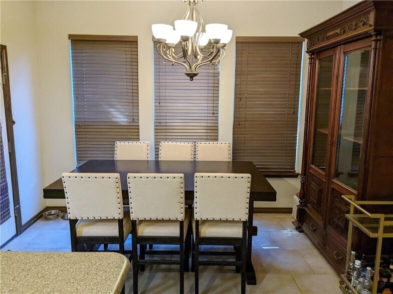 Building Photo - 2508 Black Oaks Cir