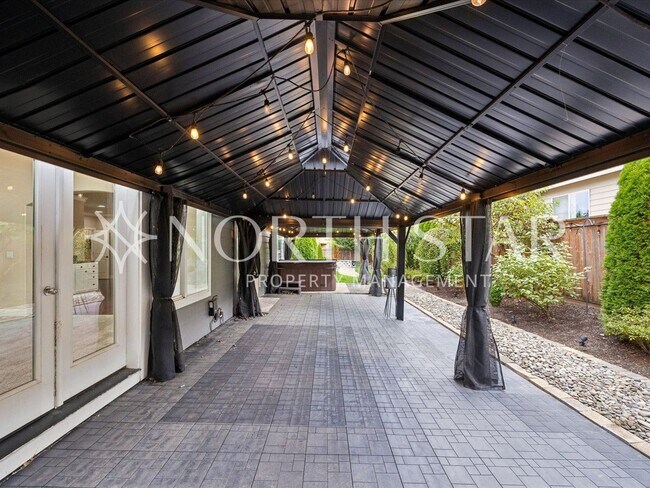 Building Photo - Tuscan Hills Traditional in Happy Valley