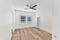 Building Photo - 526 Magnolia Ave