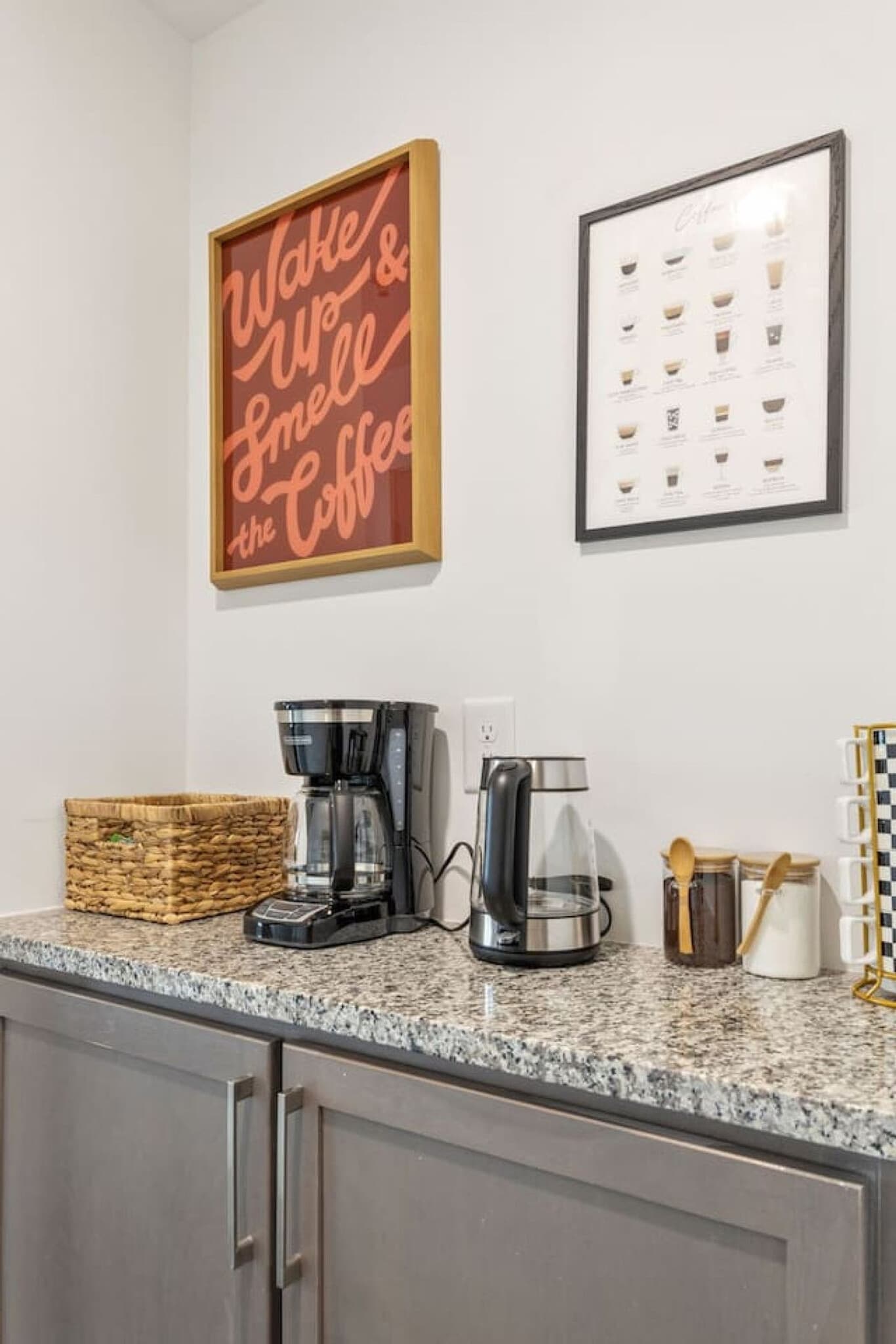 Building Photo - 841 Memorial Dr SE