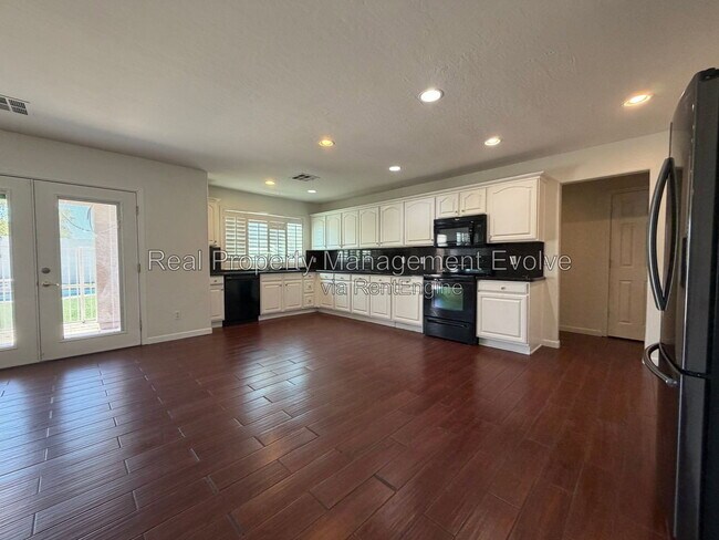 Building Photo - 6903 W Lawrence Ln