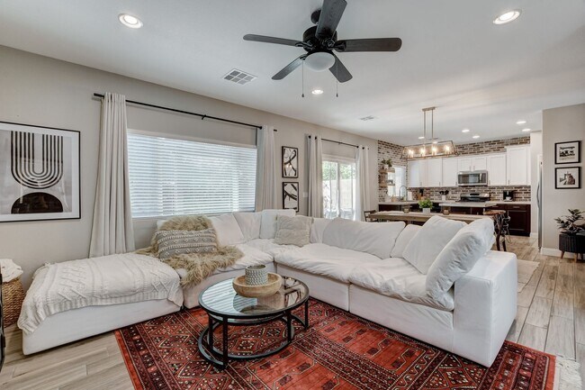 Building Photo - Providence Las Vegas 3 Bed and 3 Bath Home with Gated Community, Modern Upgrades & Resort-Style A...