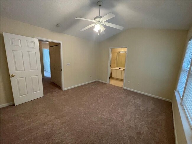 Building Photo - 4085 Howell Park Rd