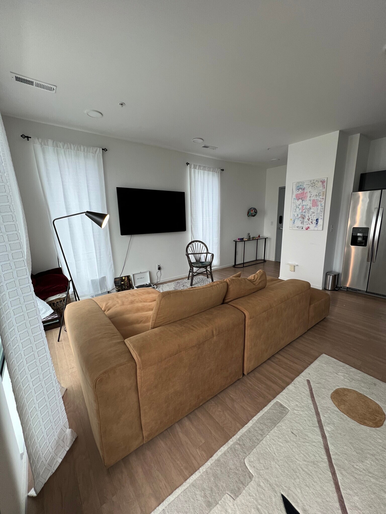 Living area - 806 Olympic St