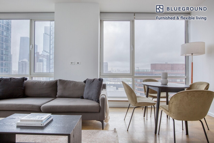 Building Photo - 635 W 42nd St