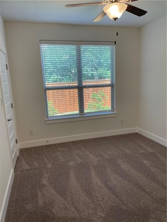 Building Photo - 624 Parkline Dr