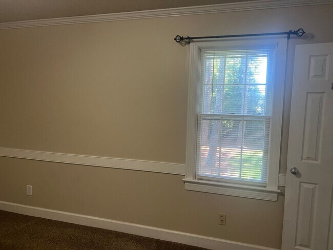 Building Photo - 3 Bedroom House-Nash Co
