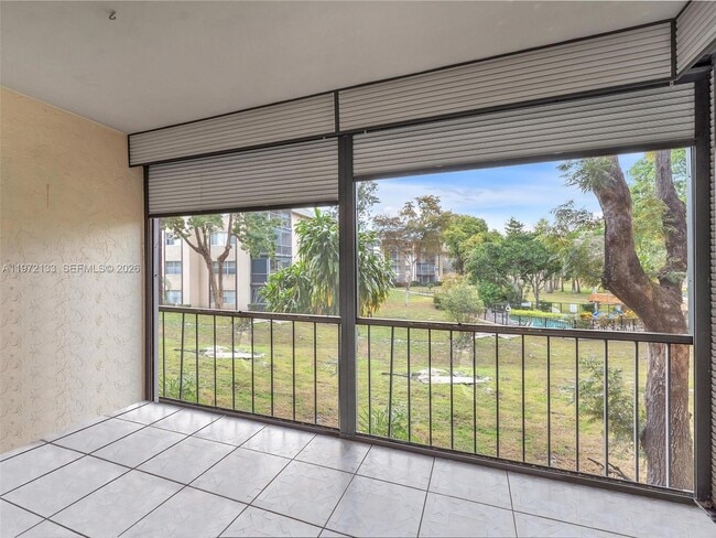 Building Photo - 6201 N Falls Cir Dr