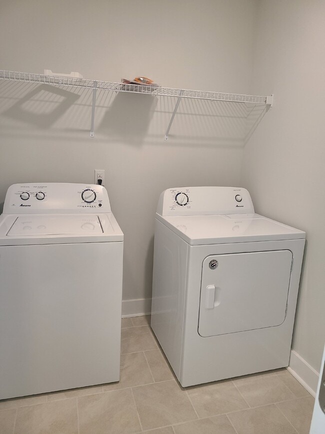 Building Photo - Four Bedroom Home on the North End of Hilton Head Island!