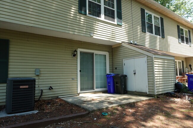 Building Photo - 3001 N Dale Ct