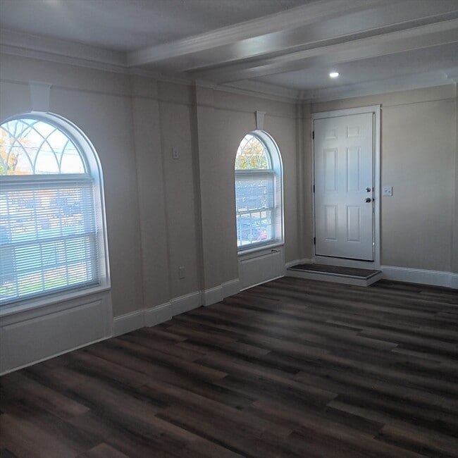 Building Photo - 99 N Main St