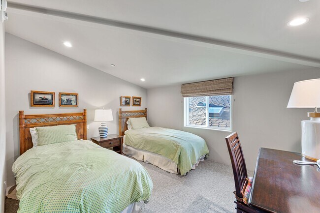 Building Photo - GORGEOUS CUSTOM BEACH HOME - Solimar Beach...