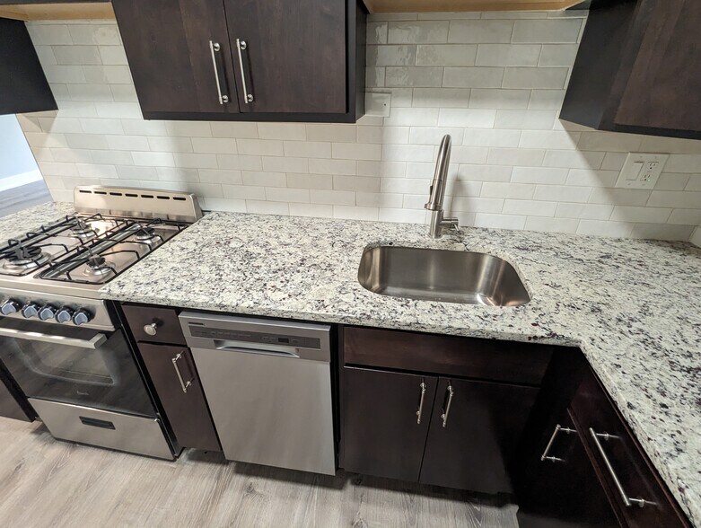 Building Photo - 456 W Barry Ave