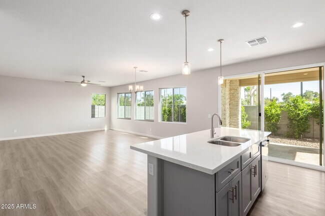 Building Photo - 1531 W Sierra Vista Dr
