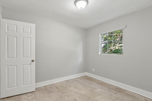 Building Photo - 1224 W 18th St