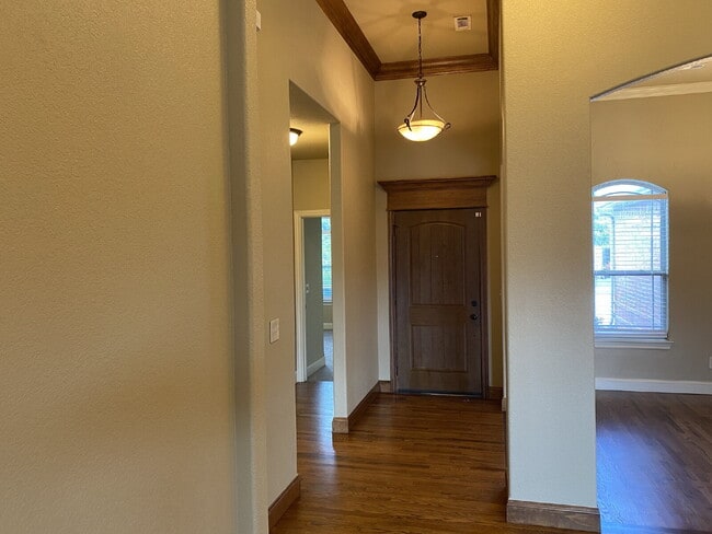 Building Photo - 6202 W Sage Dr