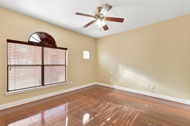 Building Photo - 9810 Marlink