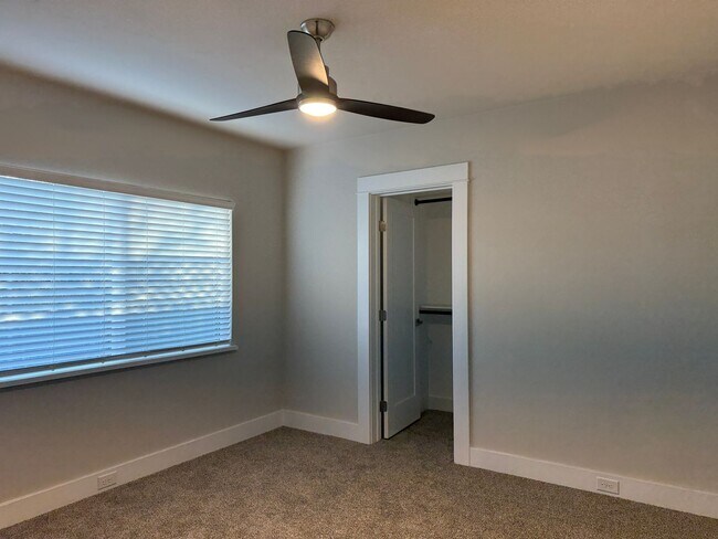 Building Photo - 509 Sierra Blvd