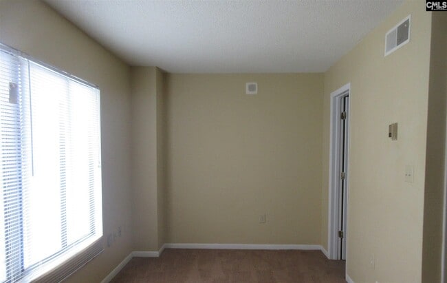 Building Photo - 1600 Park Cir