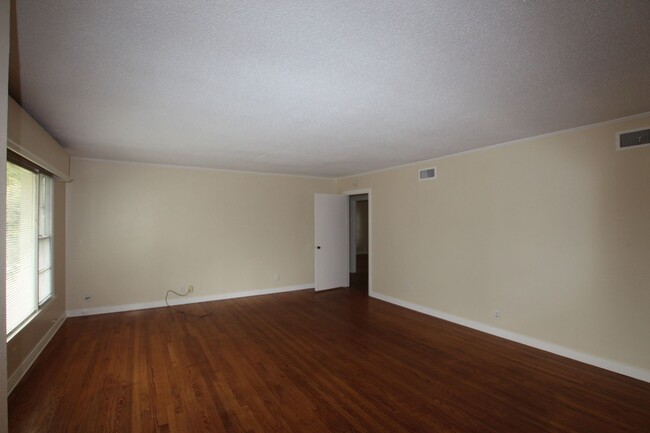 Building Photo - Coming Soon! Beautiful 4 Bedroom, 2 Bathro...
