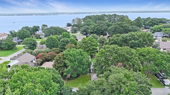 Building Photo - 28831 S Diamondhead