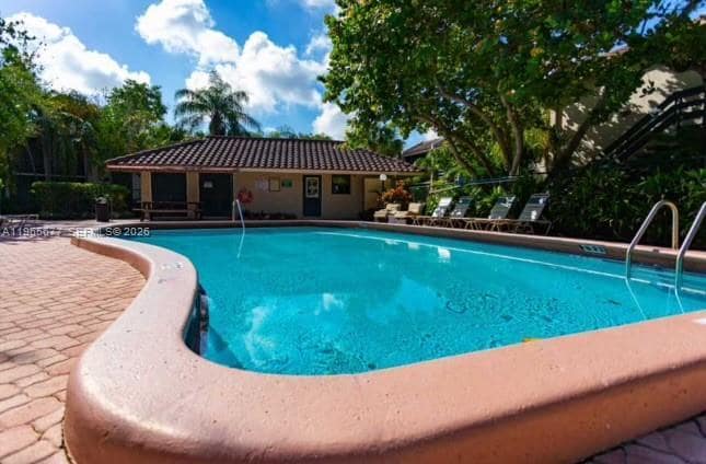 Building Photo - 5200 NE 6th Ave