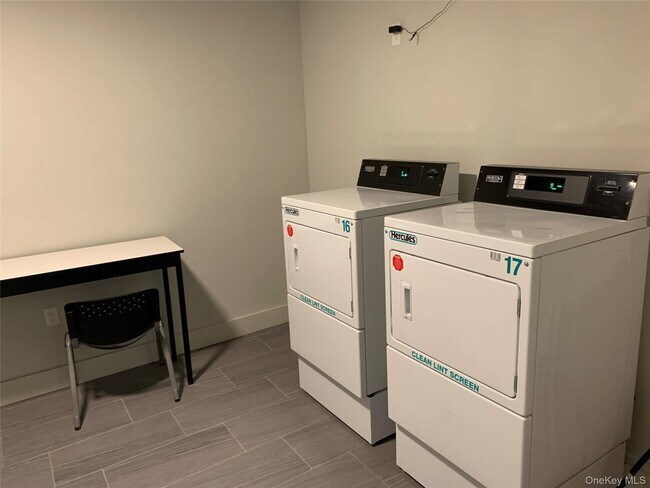 Building Photo - 70 Ashburton Ave