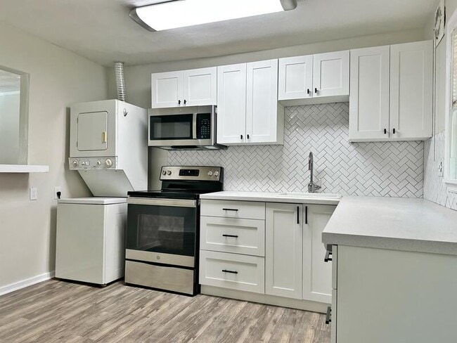 Building Photo - 852 W 48th St