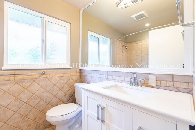 Building Photo - Immaculate 3BR Home! Enjoy A/C and Your Own Private Yard! FOUNDATION