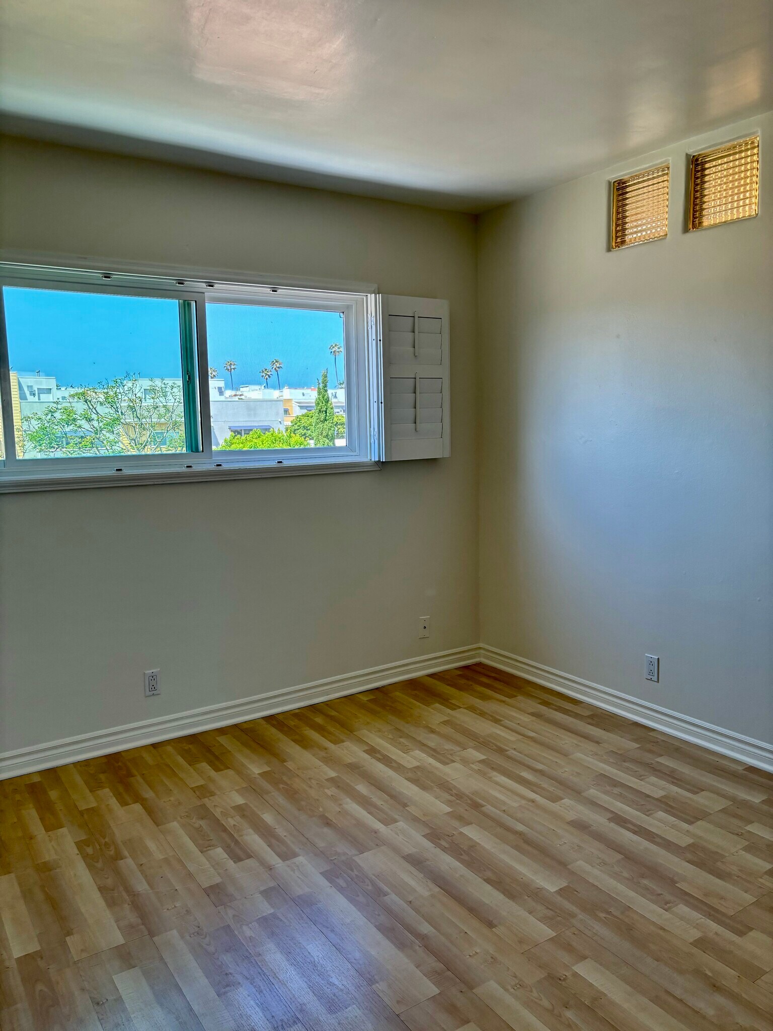 Building Photo - 229 Bicknell Ave