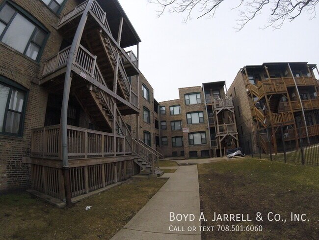 Building Photo - 5659 S Indiana Ave