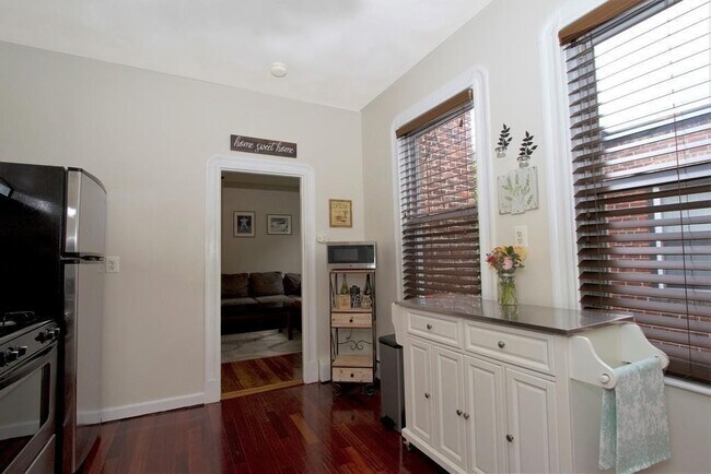 Building Photo - 25 Sullivan St